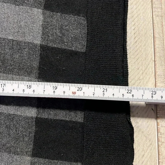 Theory Women Gray Black Plaid Long Sleev Crew Neck Knit Sweater Small Silk Cashm - Picture 8 of 8